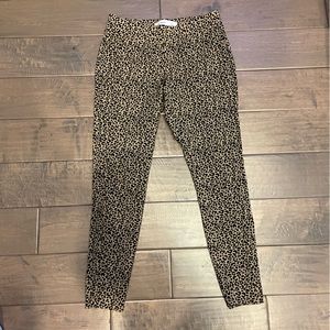 NWOT Old Navy Leopard Print Stevie Pants size Small.